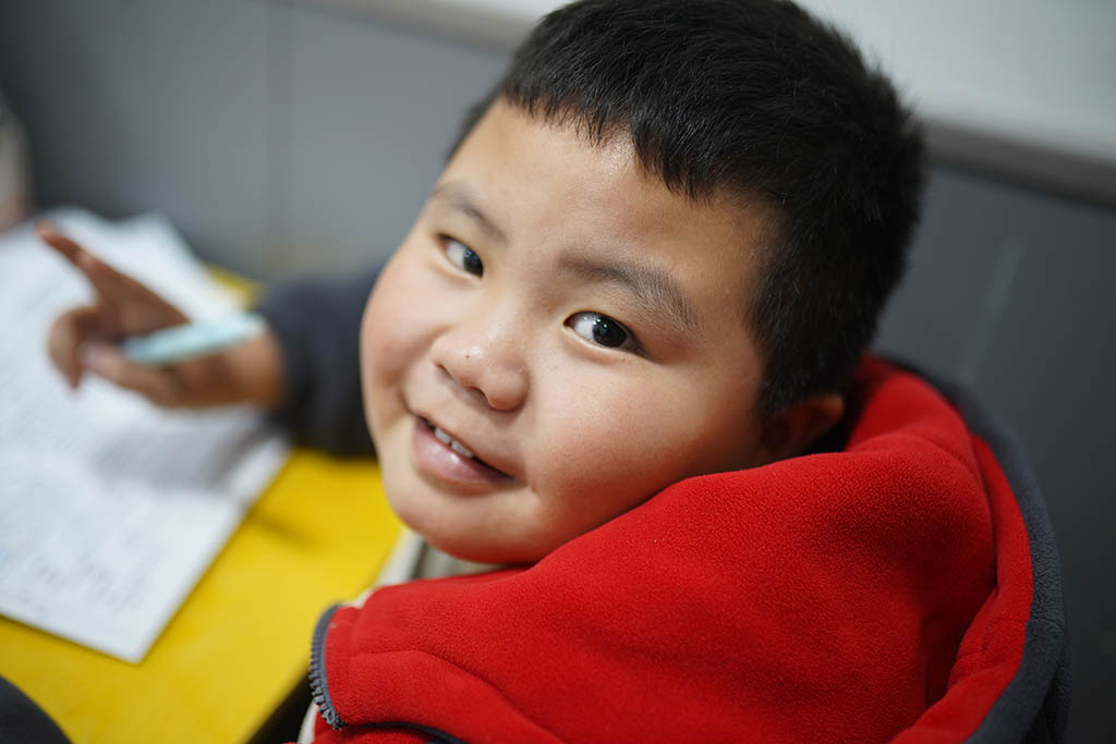 本学期进步明显的李承旭同学跟你打个招呼